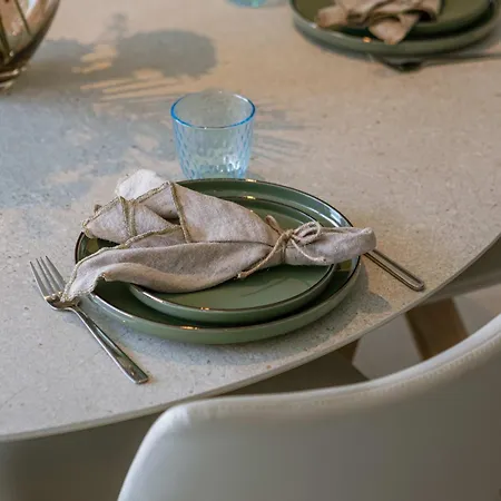 Huswell - With Terrace In The Heart Of * ニーウポールト