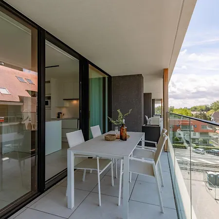 Huswell - With Terrace In The Heart Of *